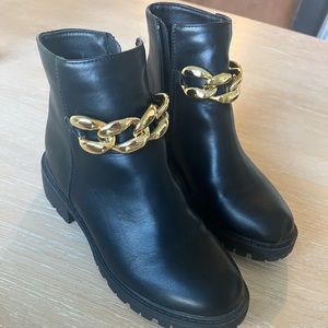 Black boots-Nicole Miller